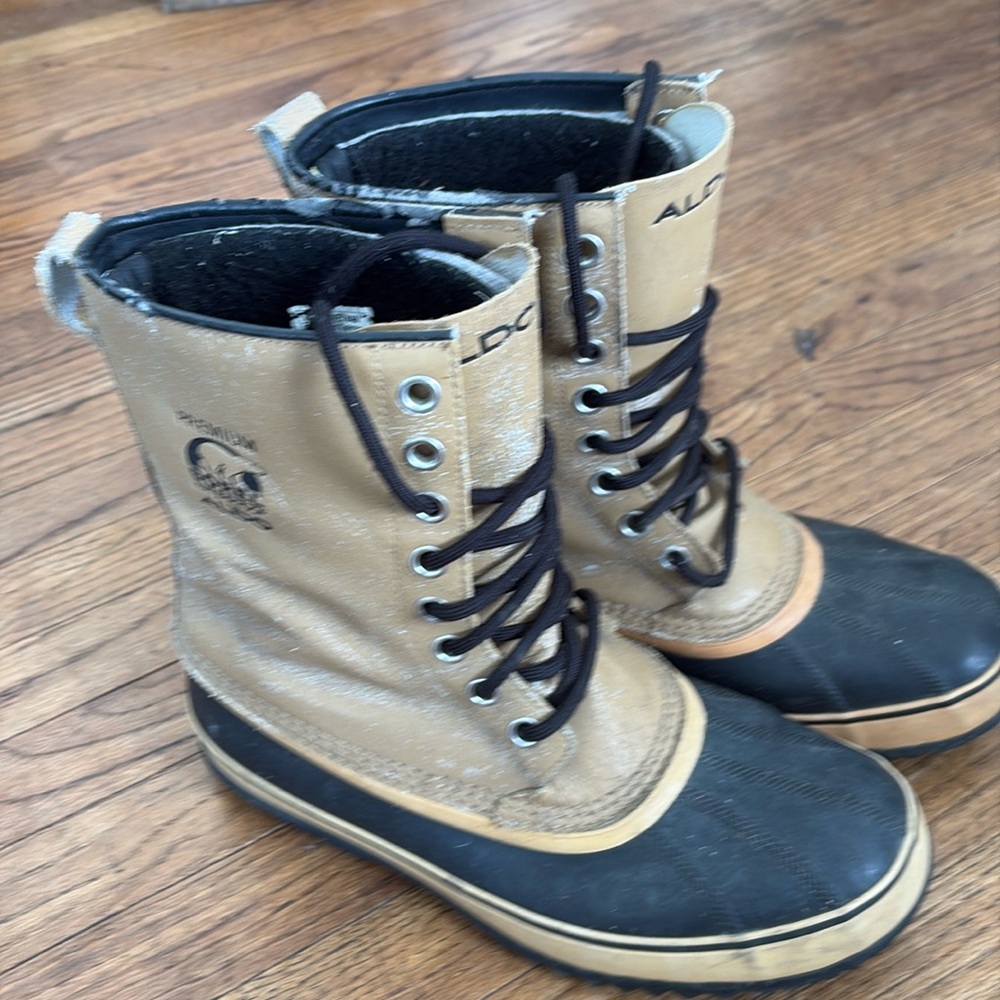 Sorel Aldo boots size 11